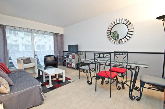 Location appartement Régates Royales de Cannes 2024 J -146 - Hall – living-room - Alexandrie