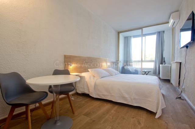 Location appartement Festival Cannes 2024 J -13 - Bedroom - Claudia