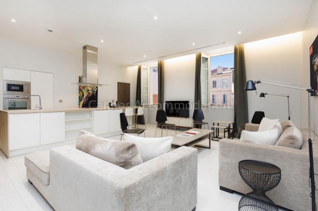 Location appartement Régates Royales de Cannes 2024 J -146 - Hall – living-room - Clic 21