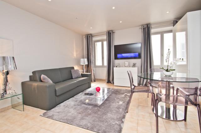 Location appartement Cannes Yachting Festival 2024 J -132 - Details - Lin