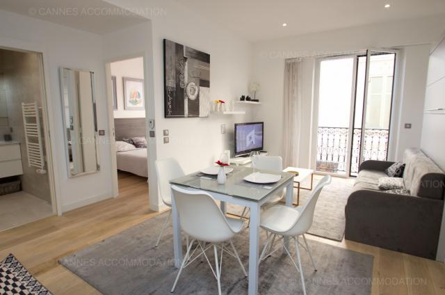 Location appartement Régates Royales de Cannes 2024 J -146 - Hall – living-room - Sparkle